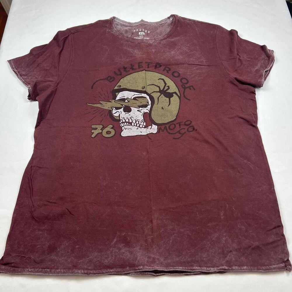 Decree Men's Burgundy and Red T-shirt